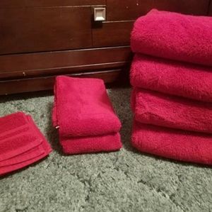 Red Bath Towels